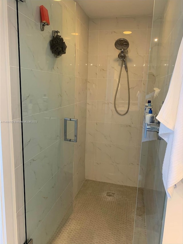 16385 Biscayne Blvd Unit 1417, North Miami Beach, FL 33160 - bathroom with a tile shower