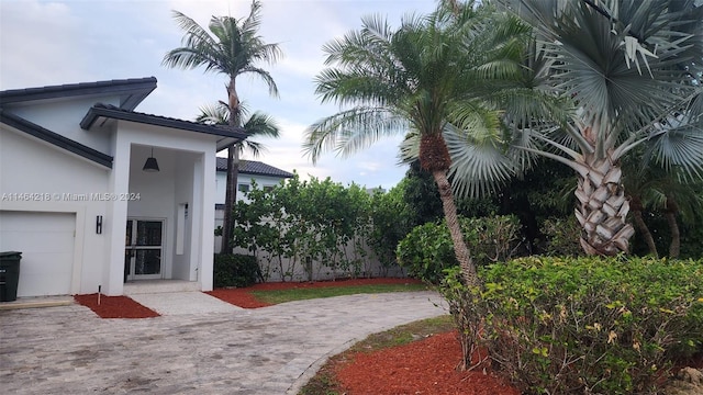 view of yard featuring a garage