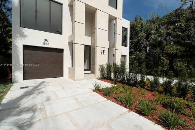 view of front of house featuring a garage