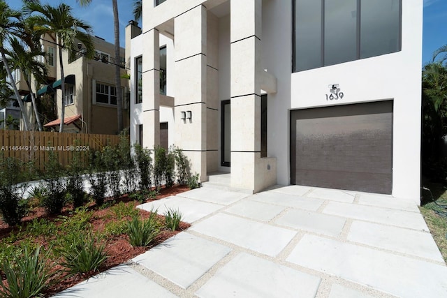 view of front facade featuring a garage