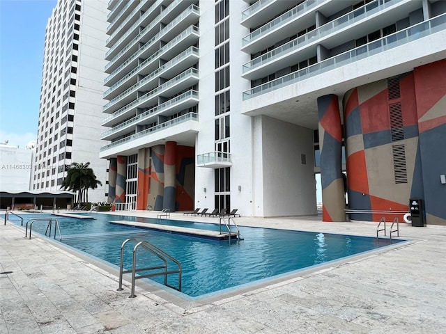 view of swimming pool