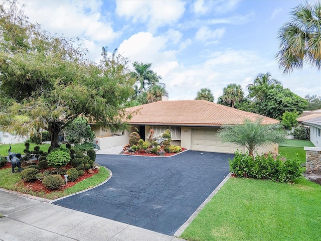 view of front of house featuring a front yard and a garage