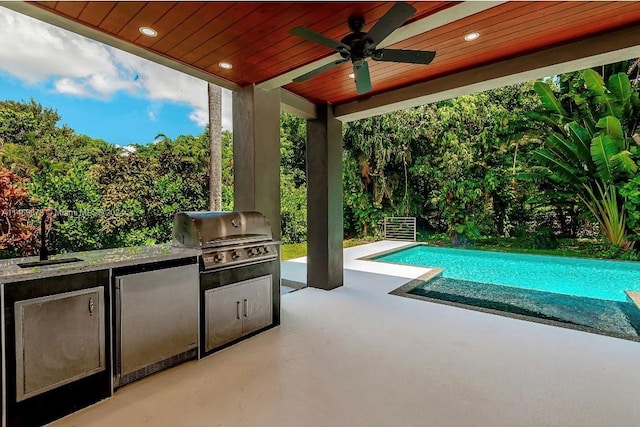 view of patio with sink, ceiling fan, a grill, and an outdoor kitchen