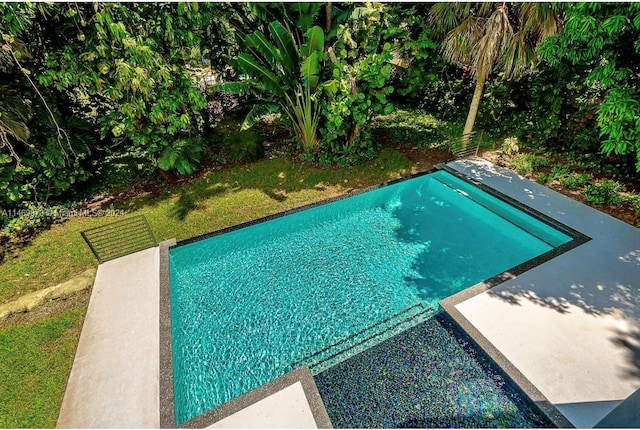 view of pool featuring a yard