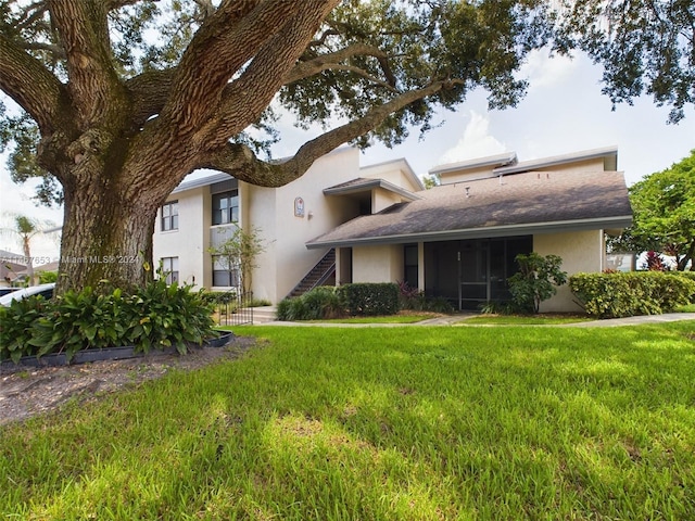 view of front facade with a front lawn