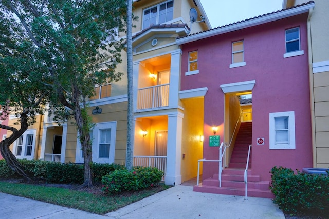 view of front facade