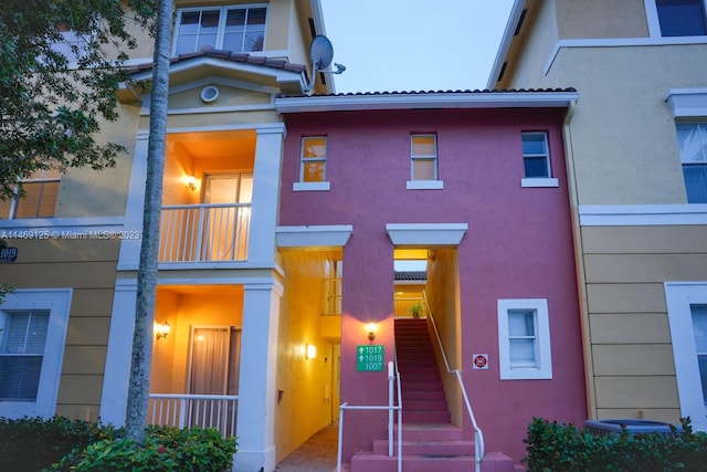 view of front facade