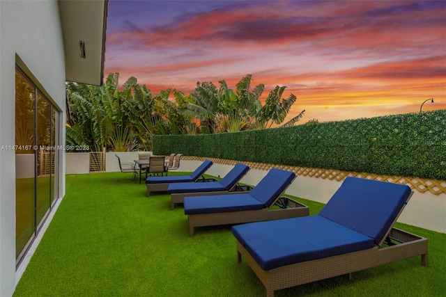 view of yard at dusk