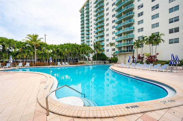 view of swimming pool