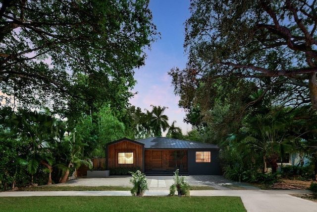 ranch-style home with a lawn