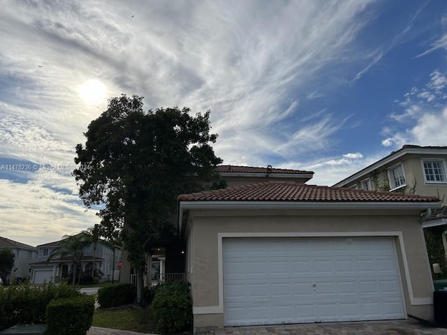 view of front facade featuring a garage