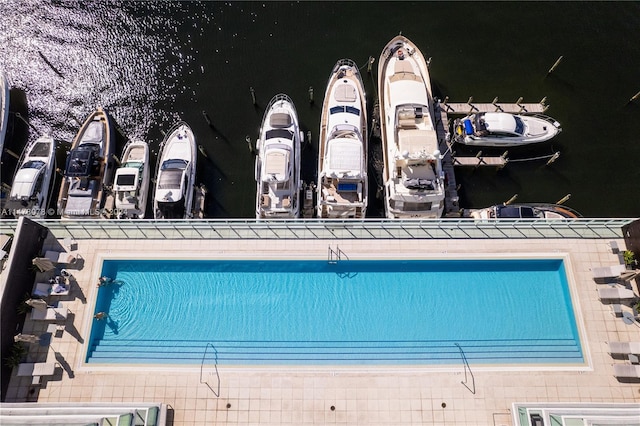 view of swimming pool featuring a water view