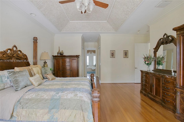 bedroom featuring ornamental molding, a raised ceiling, light hardwood / wood-style floors, and ceiling fan