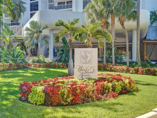 community sign featuring a lawn