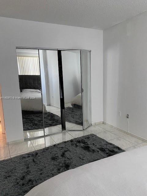 empty room featuring tile patterned floors and a textured ceiling