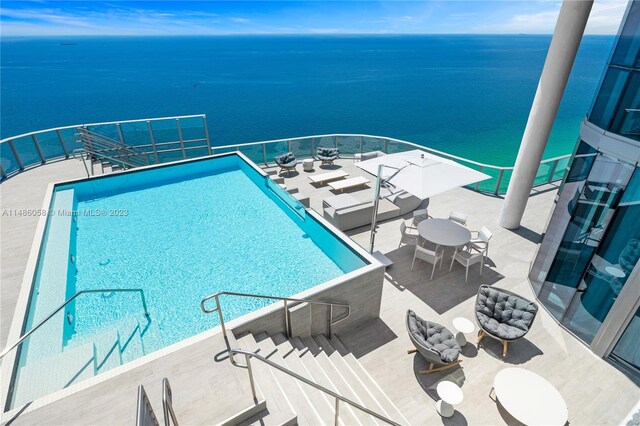 view of swimming pool featuring a water view