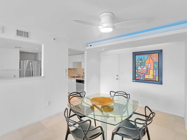 dining area featuring sink and ceiling fan