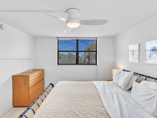 bedroom with ceiling fan