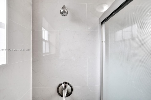 details featuring a tile shower