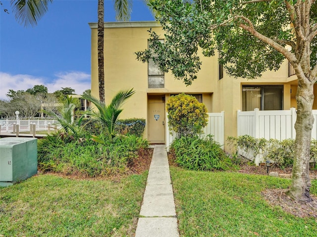 view of front of house with a front lawn