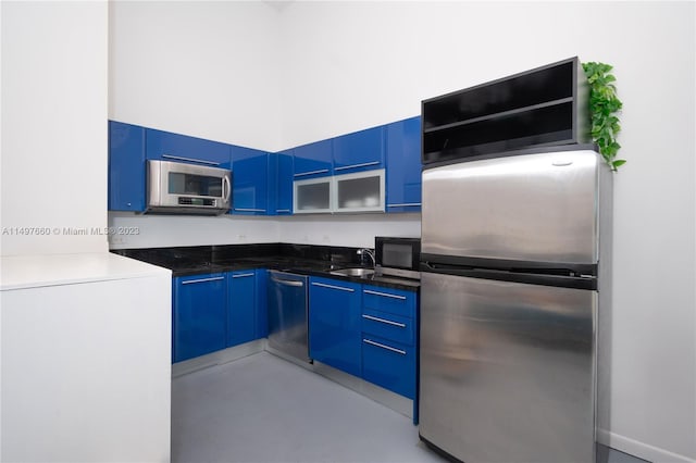 kitchen featuring blue cabinetry, stainless steel appliances, and sink