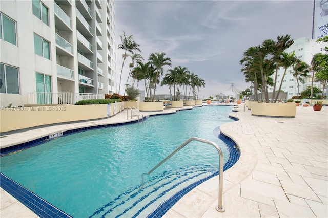 view of swimming pool