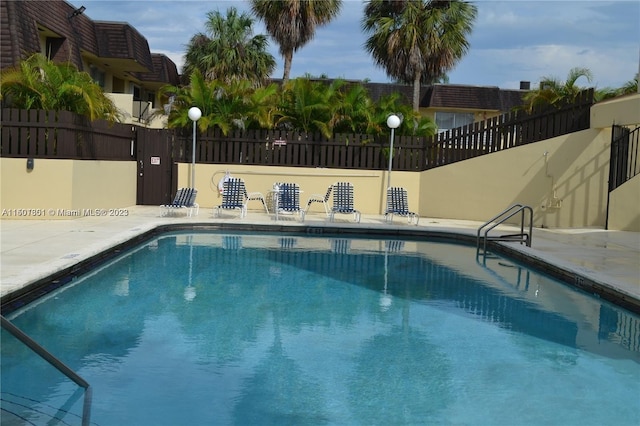 view of swimming pool