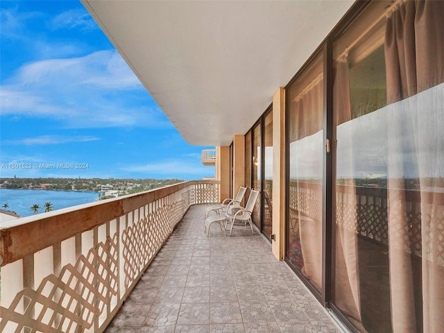 19355 Turnberry Way Unit 8L, Aventura, FL 33180 - photo 2