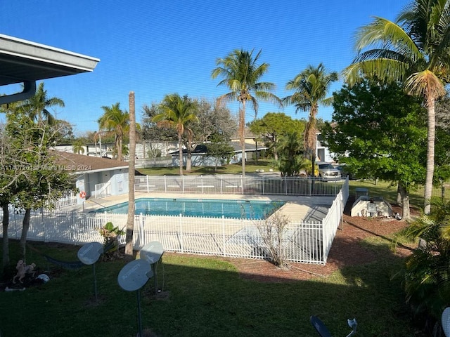 view of pool featuring a yard