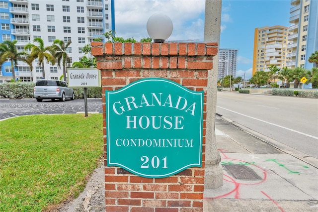 view of community / neighborhood sign