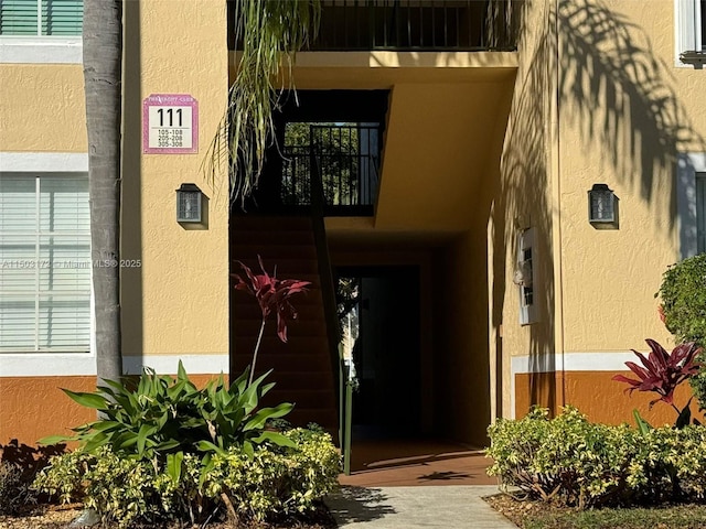 entrance to property with stucco siding