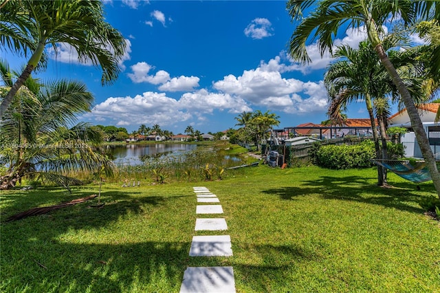 view of yard featuring a water view