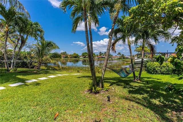 view of yard featuring a water view