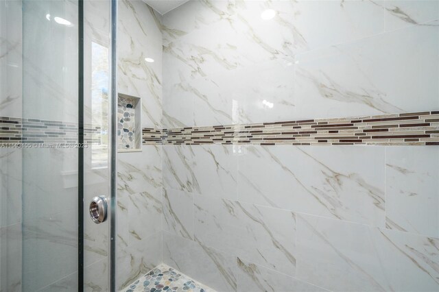 104 Ballard, Avon Park, FL 33825 - bathroom featuring a marble finish shower
