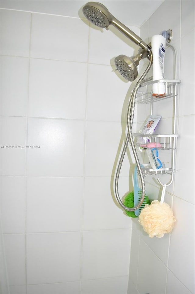 details with a tile shower