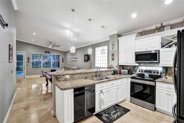 kitchen featuring black appliances, kitchen peninsula, sink, ornamental molding, and lofted ceiling