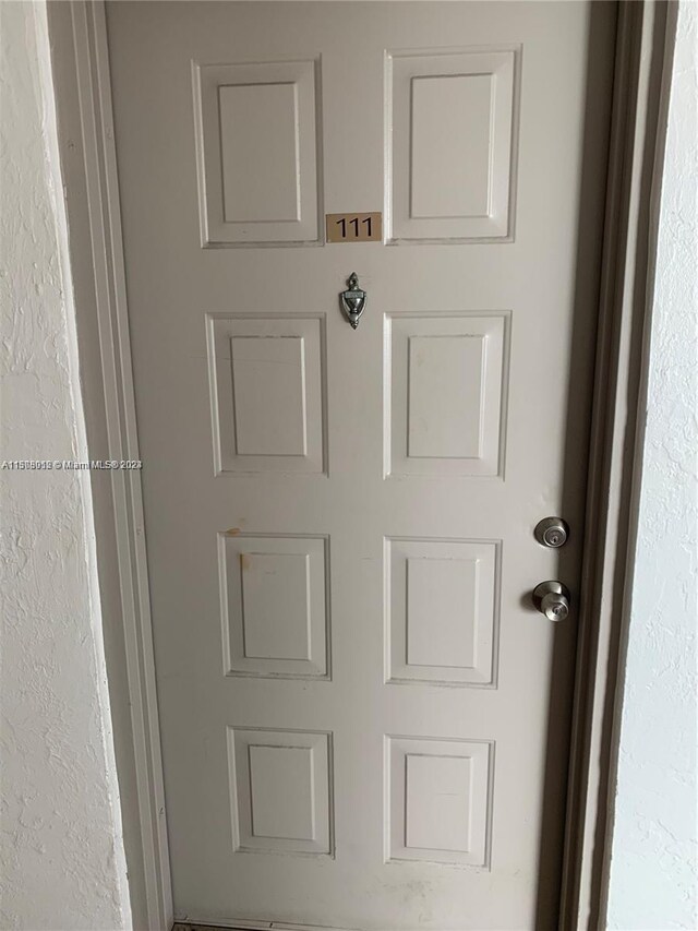 711 N Pine Island Rd Unit 111, Plantation, FL 33324 - detailed view of stucco siding