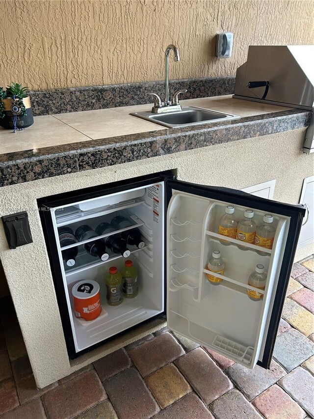 details featuring indoor wet bar