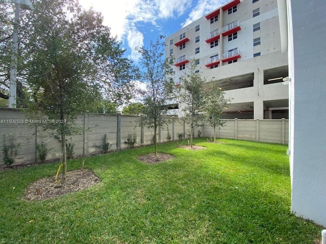 view of yard featuring a balcony