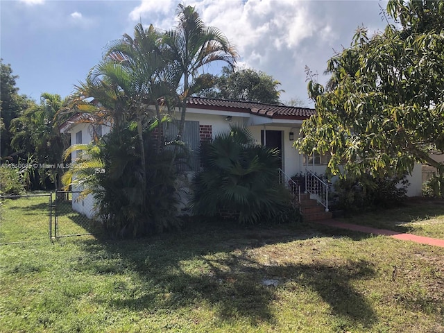 1256 NE 149th St, Miami, FL 33161 - view of side of home with stucco siding