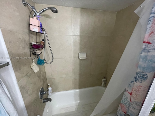 bathroom featuring shower / tub combo