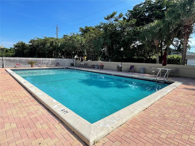 view of swimming pool