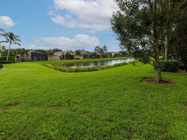 view of yard featuring a water view