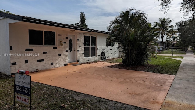 view of front facade with crawl space