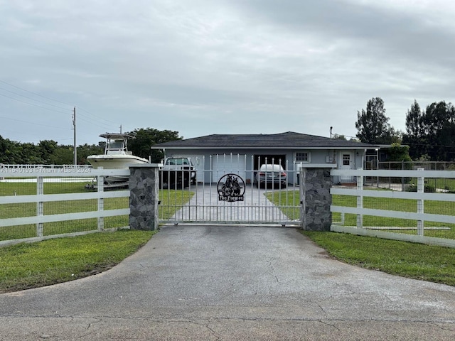 view of gate featuring a lawn