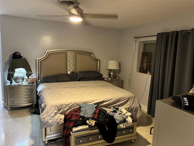 bedroom with ceiling fan