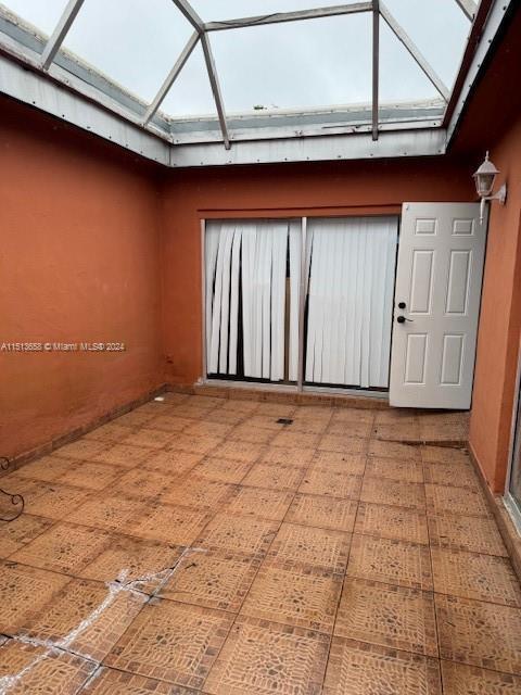 unfurnished room featuring a skylight