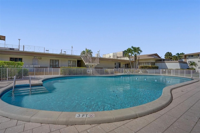 view of swimming pool