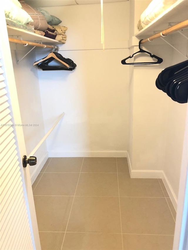 walk in closet featuring tile patterned floors