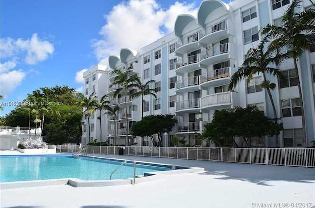 view of swimming pool